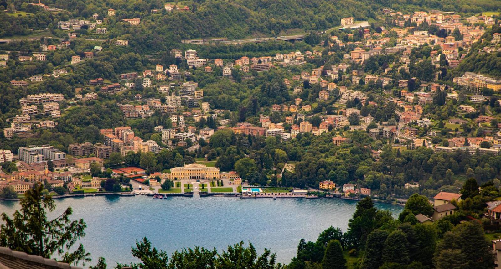 Camera Matrimoniale con Vista Lago